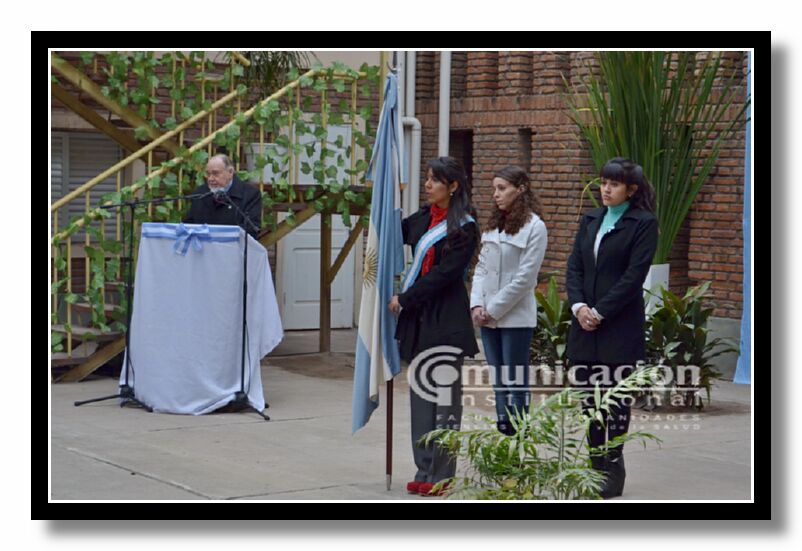 El Dr. Ral Lima, docente de la FHCsSyS, comparti con todos los presentes una reflexin sobre los hechos que ocurrieron en aquellos aos decisivos.