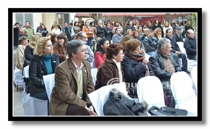 Estuvieron presentes autoridades de las cuatro facultades, docentes, no docentes y alumnos.