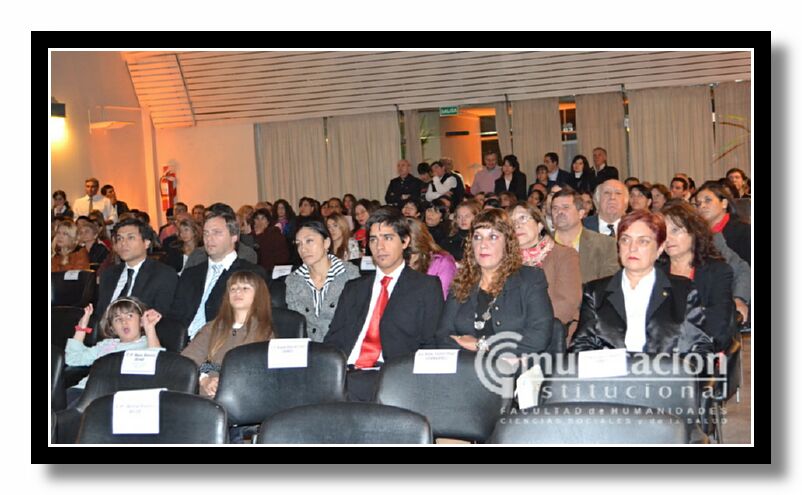 Invitados especiales y pblico asistente.