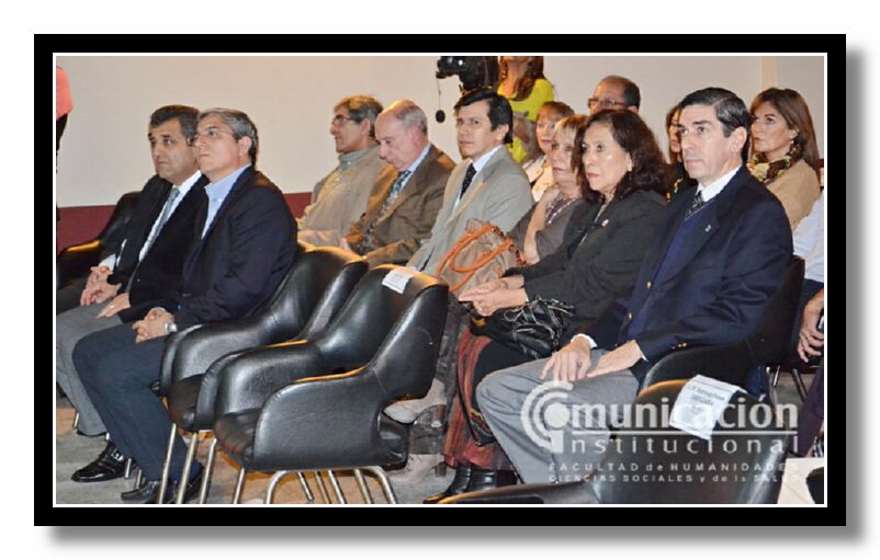 Invitados especiales y pblico asistente.