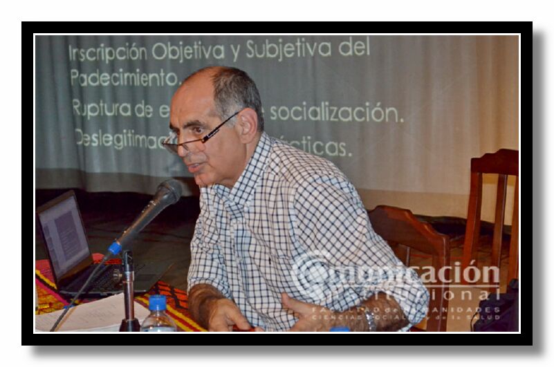 El Dr. Alfredo Carballeda durante el dictado del seminario.