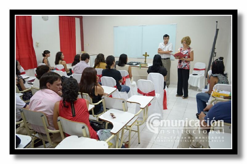 En la ceremonia estuvieron presentes Coordinadores de carreras, docentes y familiares de los egresados.