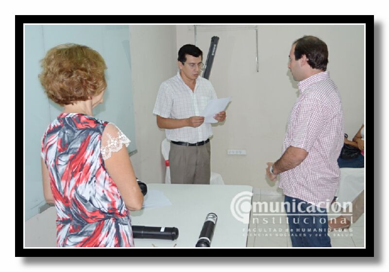 Nicols Ignacio Manero presta juramento como Tcnico en Administracin y Contabilidad ante el Vice decano Lic. Hugo Marcelino Ledesma.
