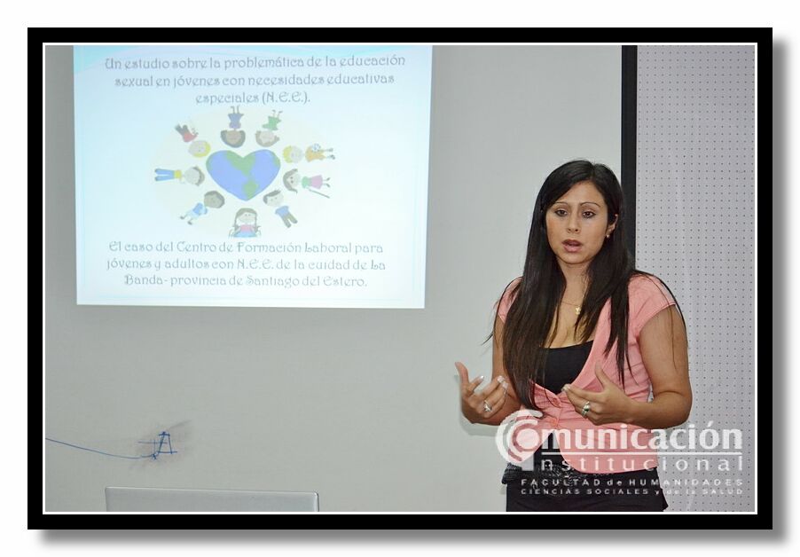 12 de Diciembre - Claudia Talavera present� su trabajo final de grado de la carrera de Lic. en Trabajo Social titulada: 