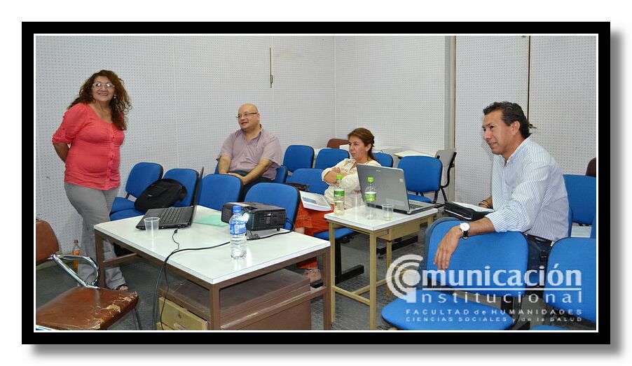 Simon Aida Beatriz expone su trabajo ante el tribunal evaluador conformado por: Dra. L�a Z�tola, Lic. Carlos Regatuso, Dr. Eduardo Landriel
