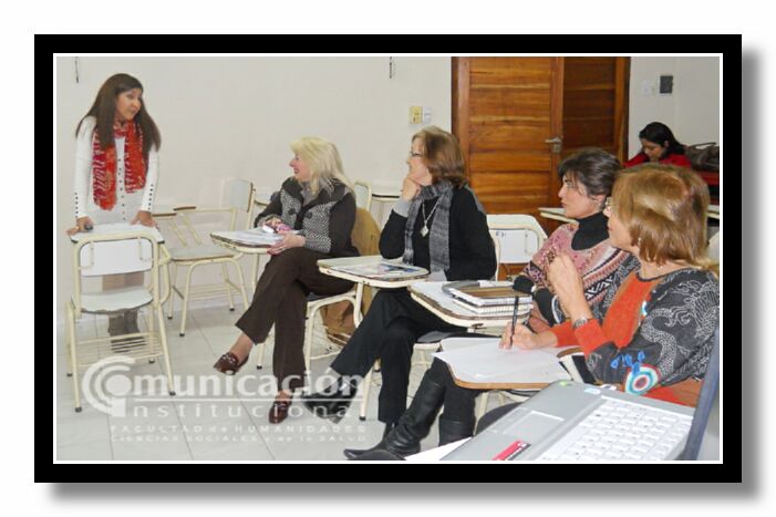 2 de agosto -  La Lic. en Sociolog�a M�nica Viviana Mattar present� su Tesis de Maestr�a en Administraci�n P�blica bajo el t�tulo: �An�lisis de las Dimensiones Cualitativas de la Gesti�n en los �mbitos P�blicos. El Poder Judicial como Estudio de Caso�