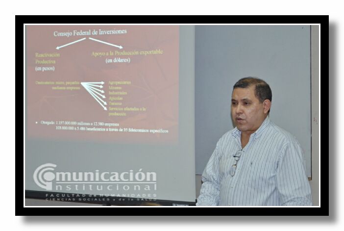 El CPN Luciano Ram�n S�nchez durante la exposici�n de su trabajo.