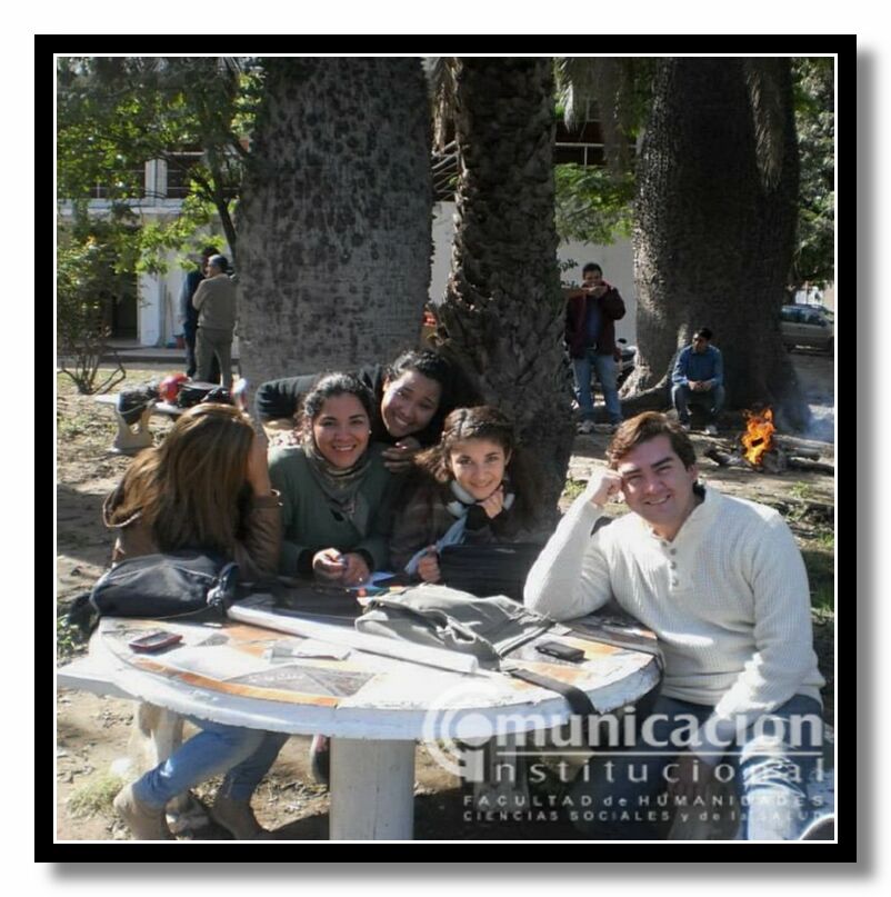 Se comparti una Locreada con los estudiantes, y la Academia Madre de Ciudades deleit con sus danzas folcklricas.