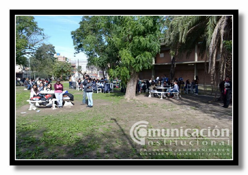 Al finalizar el evento se comparti una Locreada con los estudiantes, y la Academia Madre de Ciudades deleit con sus danzas folcklricas.