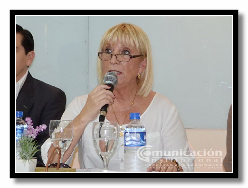La Mg. Arce de Vera present a la Dra. Graciela Frigerio: Egresada de la UBA en Ciencias de la Educacin, Doctora en Educacin por la Universidad de Pars, Directora del Doctorado en Educacin de la UNER, Miembro fundador del Centro de Estudios Multidisciplinarios, Profesora de distintos posgrados en Universidades Argentinas, Profesora invitada de Universidades extranjeras y Consultora de organismos nacionales e internacionales.