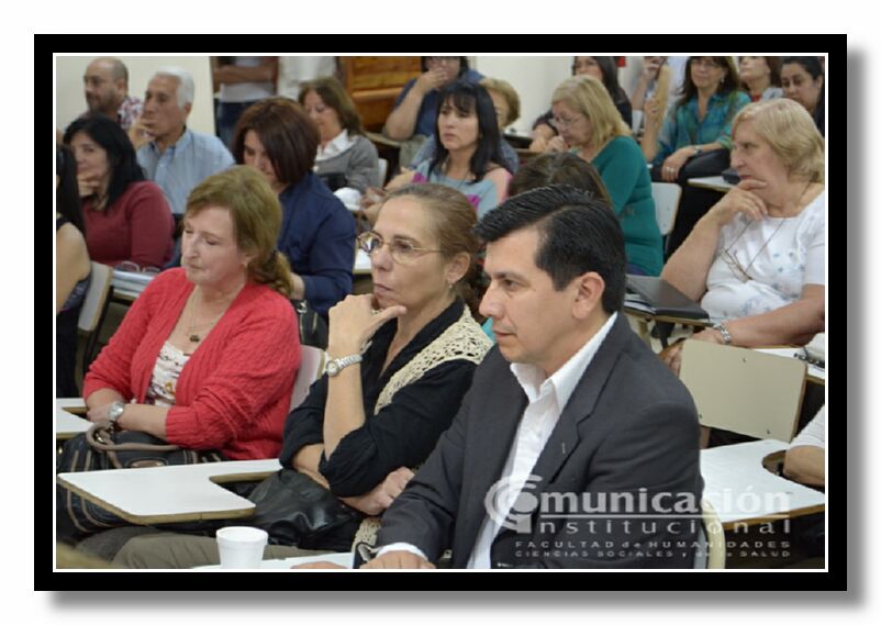 En 1er. trmino revaloriz el concepto de oficio de educar que excede lo escolar; es un modo de ejercer el oficio de vivir. Para poder avanzar en l, hay que tender puentes intergeneracionales. Los docentes estamos entre dos mundos expres y a veces, el entremundo se demora tanto.. agreg.