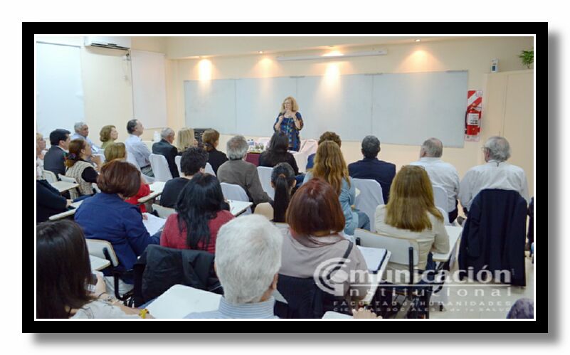 Finalmente, la Doctora Frigerio respondi algunas preguntas de los presentes. Entre otras respuestas, opin que quien trabaja en educacin es porque cree que el otro puede cambiar; por eso el educador debe evitar caer en la impotencia y el desnimo.