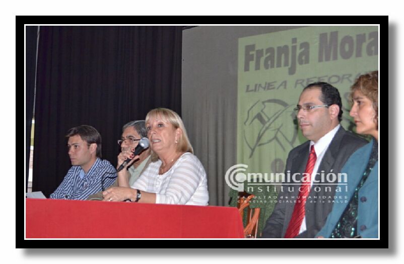 La Decana FHCSyS Mg. Mara Mercedes Arce de Vera, di la bienvenida a los alumnos presentes en las Jornadas.