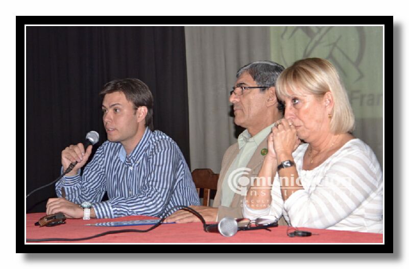 Luis Carlos Prez Infante (Pte. Centro de Estudiantes FHCSyS) agradeci a las autoridades y panelistas por su colaboracin.