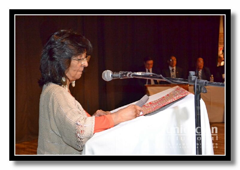  La Lic. Gladys Loys de Gallardon dirigi unas emotivas palabras en representacin del personal Docente.
