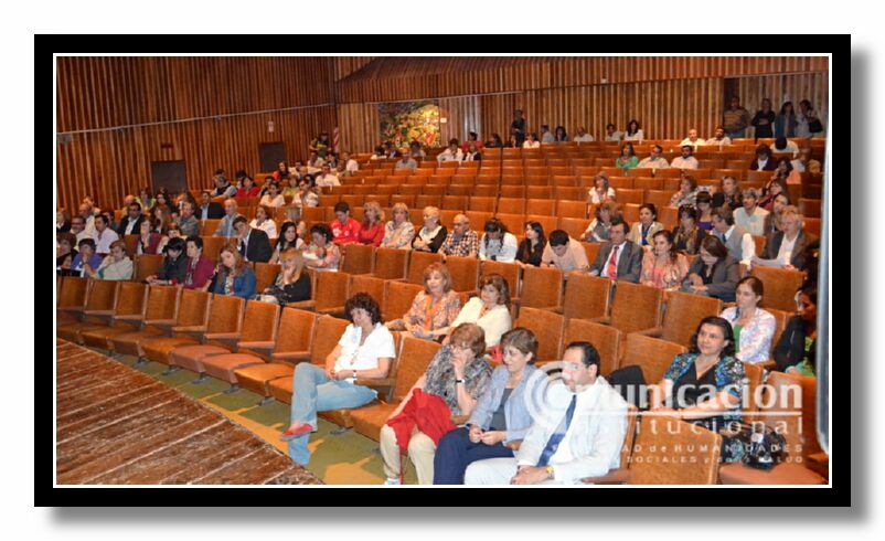 Autoridades, docentes, alumnos y familiares participaron del acto.