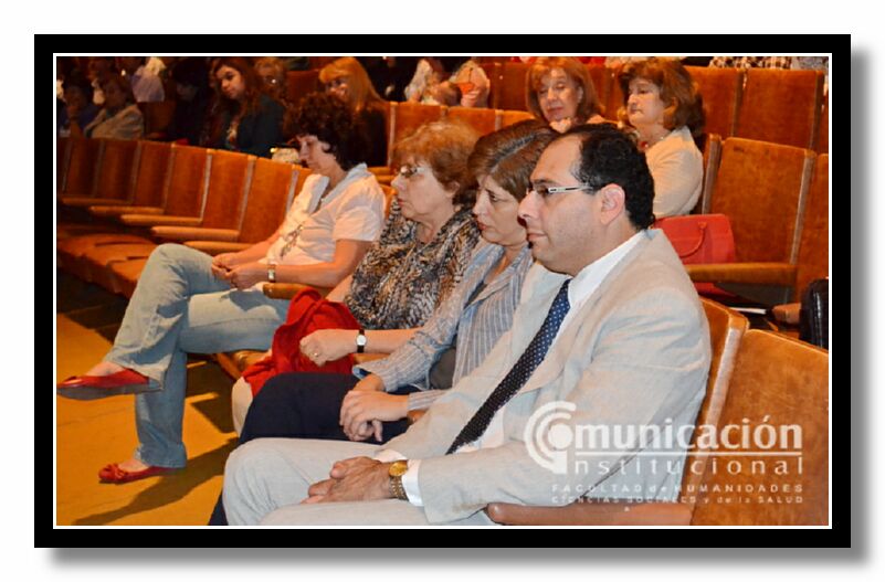 Autoridades, docentes, alumnos y familiares participaron del acto.