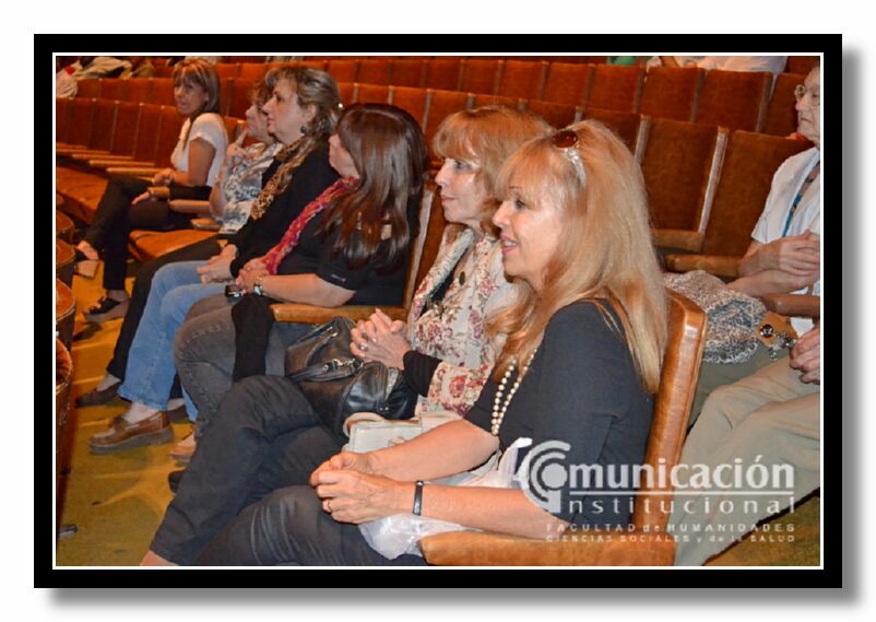 Autoridades, docentes, alumnos y familiares participaron del acto.