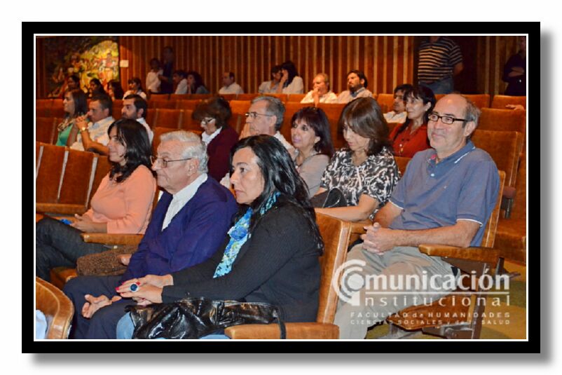 Autoridades, docentes, alumnos y familiares participaron del acto.