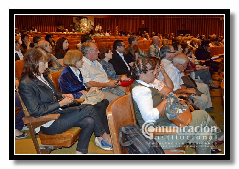 Autoridades, docentes, alumnos y familiares participaron del acto.