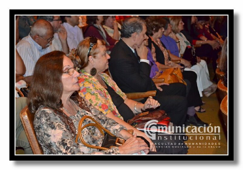 Autoridades, docentes, alumnos y familiares participaron del acto.