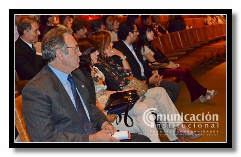 Autoridades, docentes, alumnos y familiares participaron del acto.