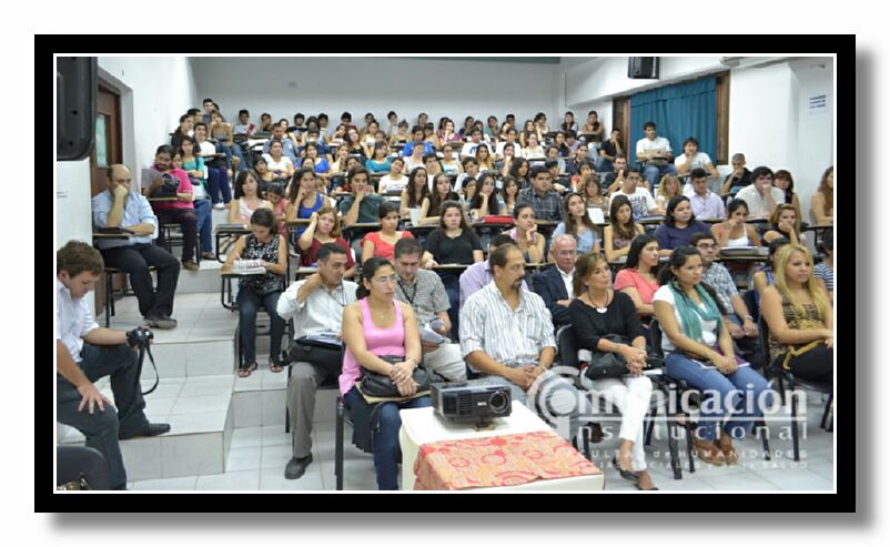 Estuvieron presentes autoridades de la FHCSyS, docentes, alumnos, profesionales e invitados especiales.