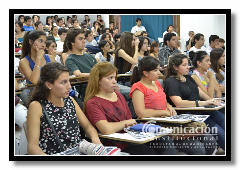 Estuvieron presentes autoridades de la FHCSyS, docentes, alumnos, profesionales e invitados especiales.