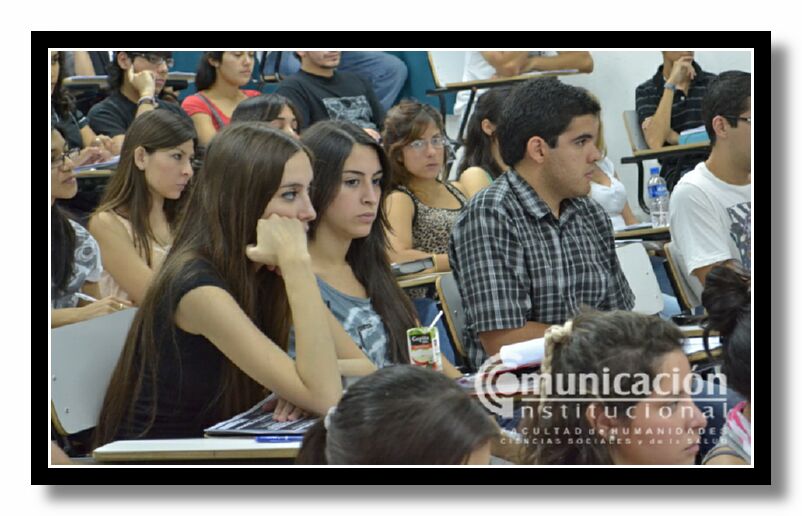 Estuvieron presentes autoridades de la FHCSyS, docentes, alumnos, profesionales e invitados especiales.