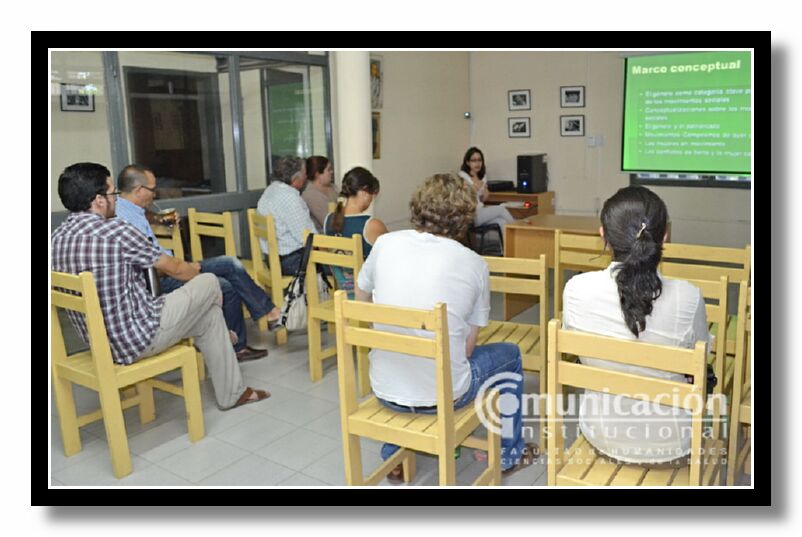 15 de Febrero - Jacqueline Gisele Tort durante la exposici�n de su trabajo.