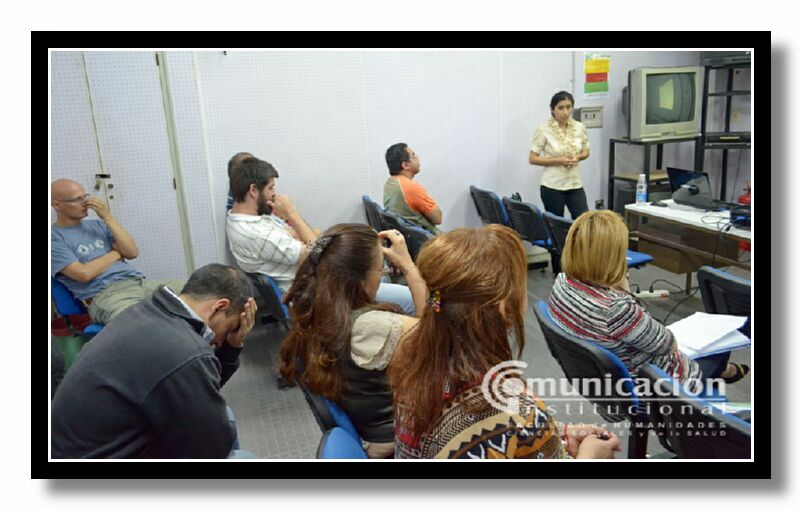 4 de Febrero - Silvia Graciela Sosa expone su trabajo ante el tribunal  evaluador.
