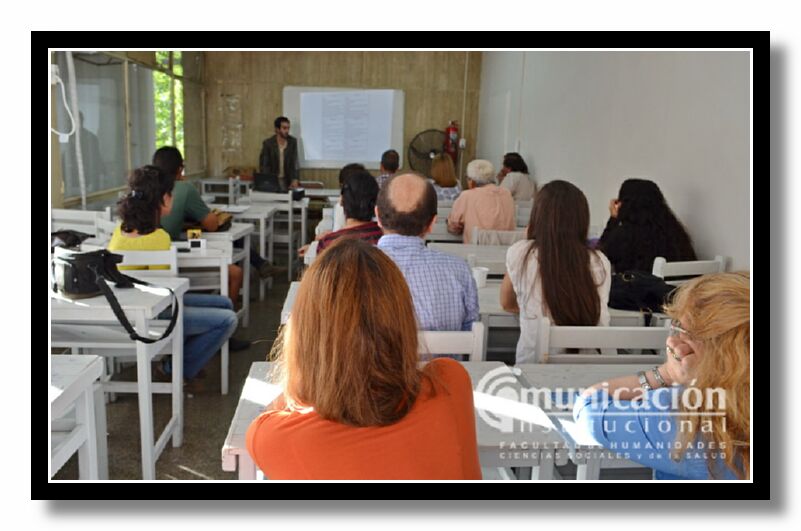20 de marzo - Ezequiel  Jose Cano Bulacio durante la exposici�n de su trabajo.